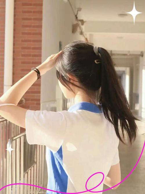 青春校服高马尾女生_青春高马尾校服女生，校园亮丽风景线