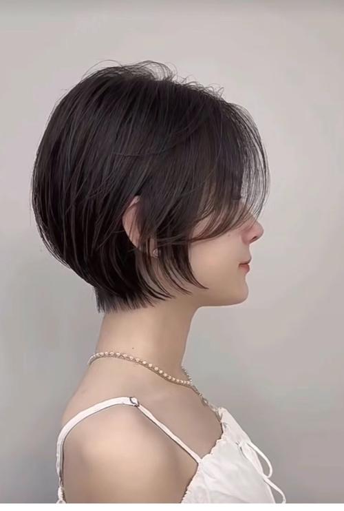 扁脸适合什么发型女_扁脸女生发型妆容技巧 扁脸适合什么发型女_扁脸女生发型妆容技巧