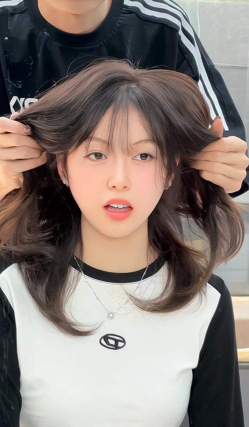 圆头圆脸适合什么发型_圆脸女生变美发型推荐