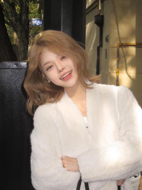 最适合圆脸的发型_八字刘海显脸小，蛋卷头可爱俏皮