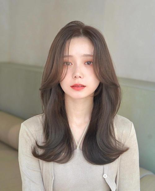 椭圆脸女生适合的发型_空气刘海长发波波头短发卷发，选一个吧！