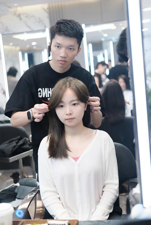 给自己照片换发型_AI换发型,照片秒变新造型 给自己照片换发型_AI换发型,照片秒变新造型