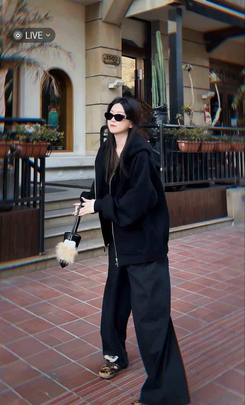 连帽卫衣搭配什么裤子_卫衣搭裤子，风格多又棒！