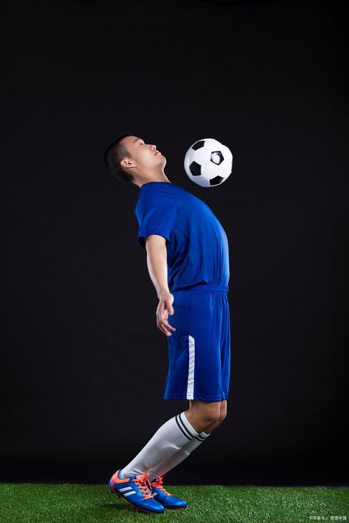 足球的五个基本动作_传球控球射门接球转身,打好基础才牛! 足球的五个基本动作_传球控球射门接球转身,打好基础才牛!