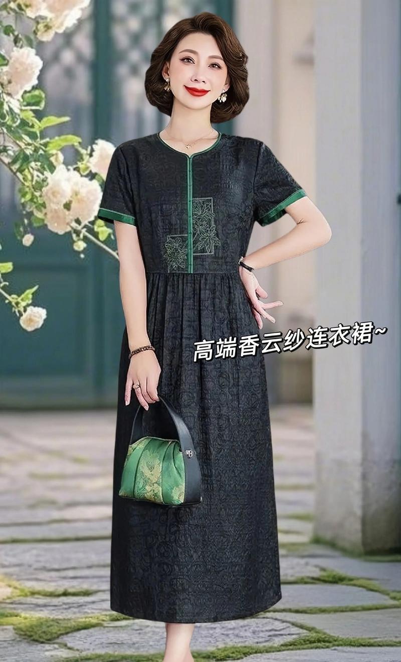 香云纱连衣裙可以配马丁靴吗_香云纱配马丁靴，时尚混搭显个性