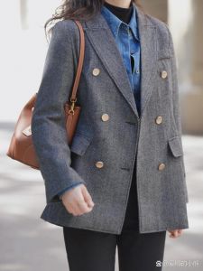 羊毛衫如何搭配西服图片_毛衣搭西服显高级，秋冬季这样穿好看！