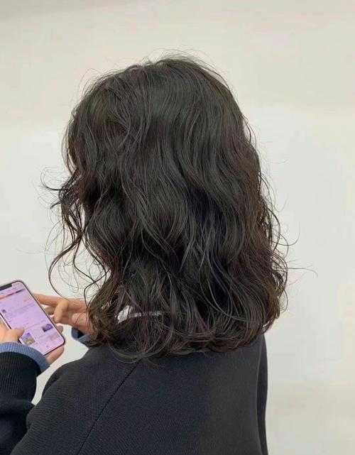 齐肩短发烫发发型_显脸小又减龄 齐肩短发烫发发型_显脸小又减龄