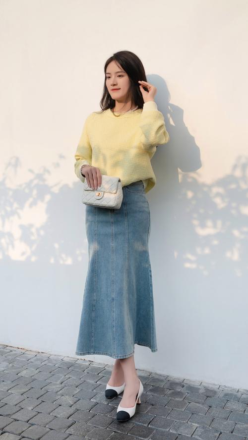 40岁女人半身牛仔裙搭配_舒适百搭显气质