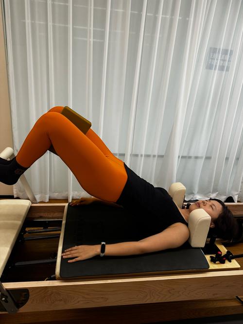 女生练臀腿都有什么项目_美臀瘦腿靠运动，坚持有效变漂亮