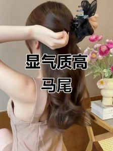 蓬松马尾怎么扎_慵懒蓬松马尾辫，冬日吸睛造型