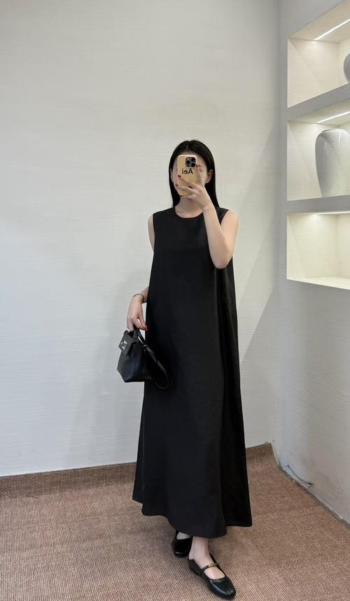 香云纱连衣裙如何搭配外套_香云纱搭配小技巧，穿出层次感与时尚风！