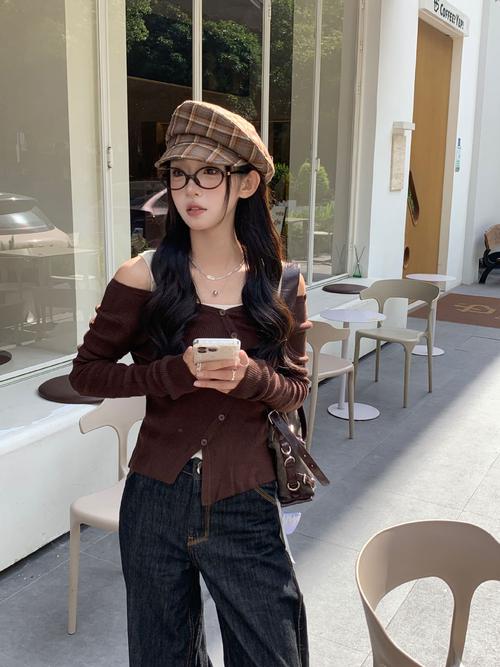 贝雷帽搭配格子外套_贝雷帽百搭时尚,秋冬叠穿显个性 贝雷帽搭配格子外套_贝雷帽百搭时尚,秋冬叠穿显个性