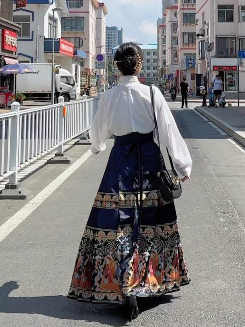 配马面裙的鞋子图片_马面裙配什么鞋？解锁复古多样风！