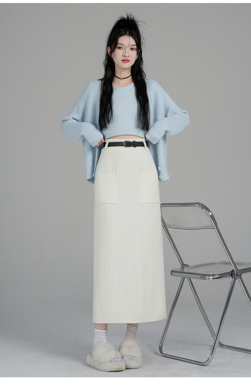毛线包臀长裙怎么搭配_百搭材质，优雅必备！