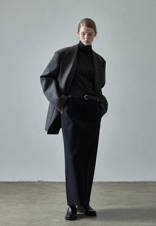 深灰色包臀裙怎么搭配_深灰包臀裙怎么搭？显气质百搭秘籍