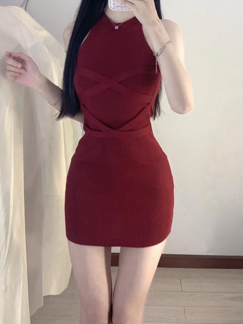 红色包臀裙配什么鞋子图片_红色包臀裙搭丝袜凉鞋,性感又优雅 红色包臀裙配什么鞋子图片_红色包臀裙搭丝袜凉鞋,性感又优雅