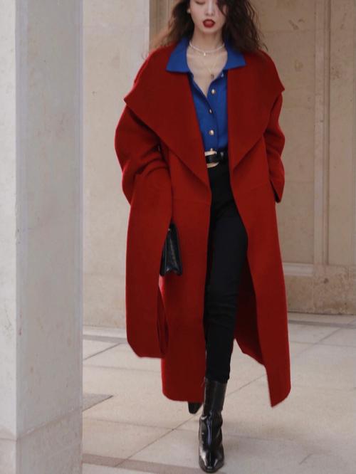 红色外套配什么颜色内搭_内搭颜色这样选才好看! 红色外套配什么颜色内搭_内搭颜色这样选才好看!