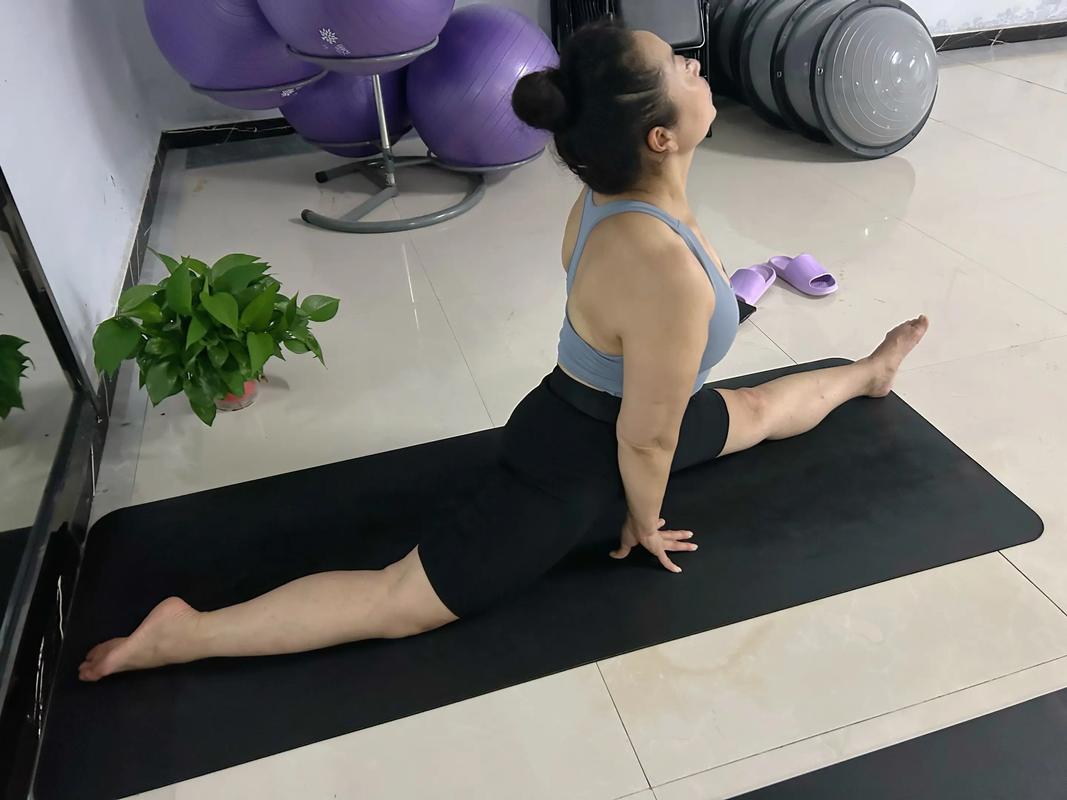 小叔子教小姨练瑜伽的_小姨爱上侄子，打破辈分束缚，收获幸福婚姻