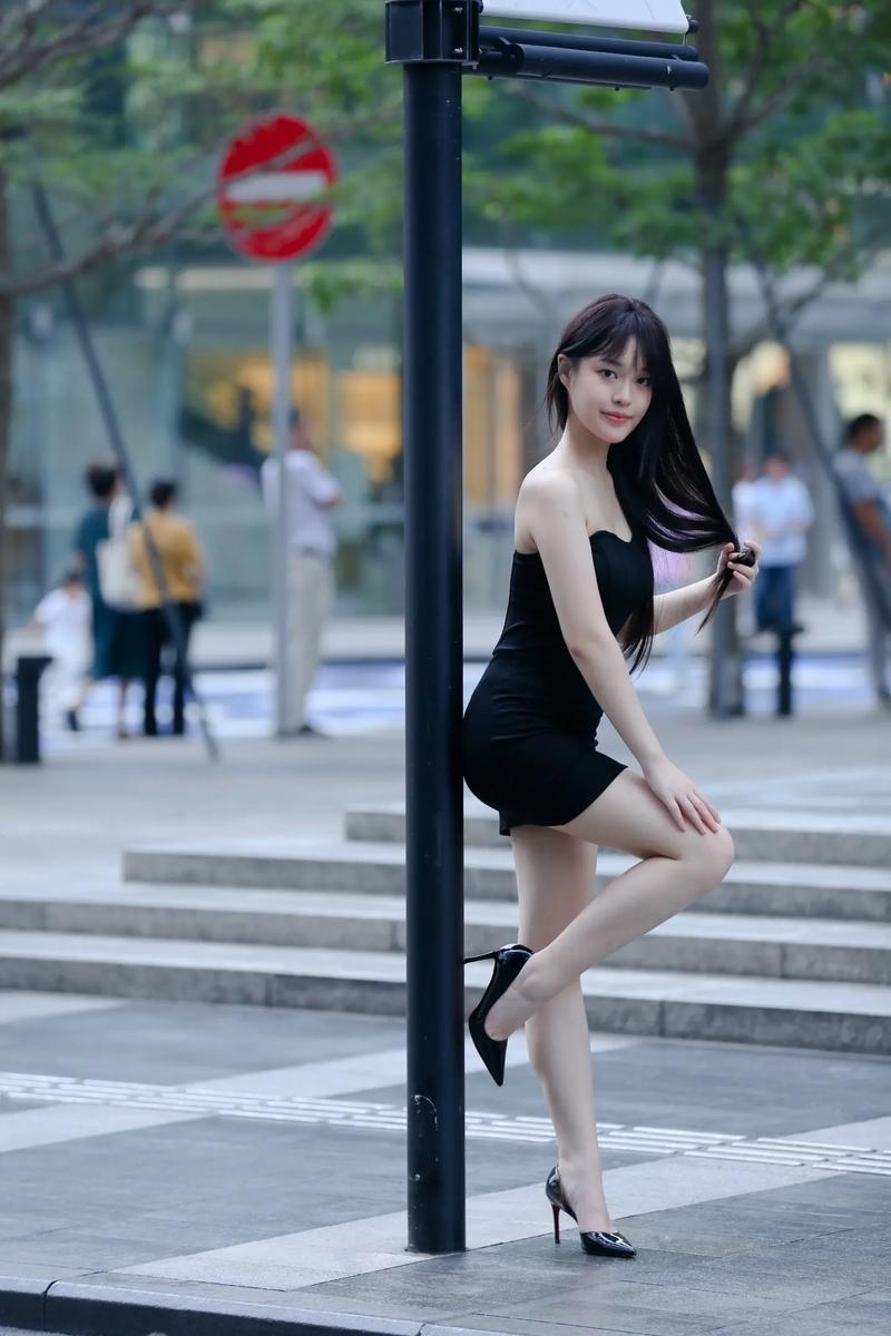 黑包臀裙搭配上衣图片_显瘦性感，职场约会皆可搭