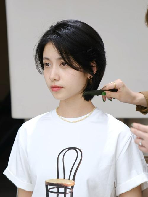 菱形脸适合什么发型_修饰脸型显气质