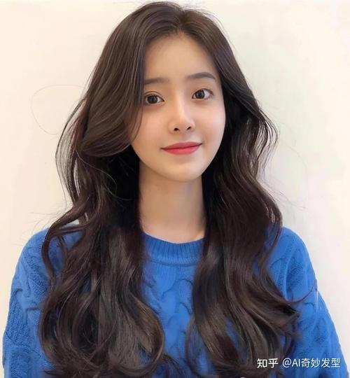 长瓜子脸适合什么发型_瓜子脸选对发型显精致，中分短发高马尾都不错