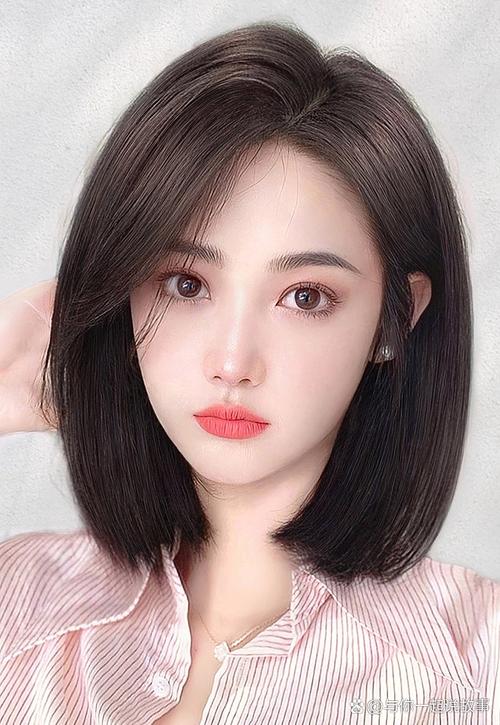 方形脸适合什么发型_方脸烫卷短发显脸小