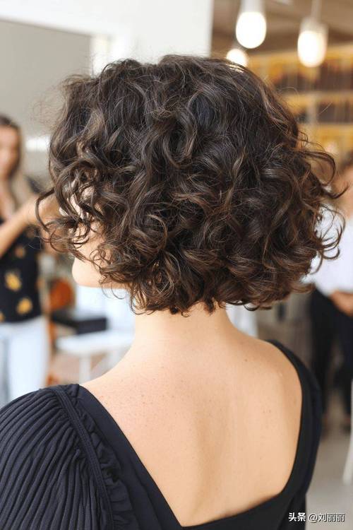 不适合卷发的长相_梳子很重要,卷发需适合脸型发质气质,烫发后要细心保养 不适合卷发的长相_梳子很重要,卷发需适合脸型发质气质,烫发后要细心保养