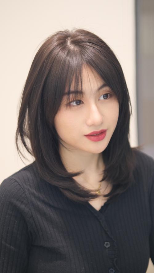 脸圆的女生适合什么发型_圆脸女生减龄发型推荐