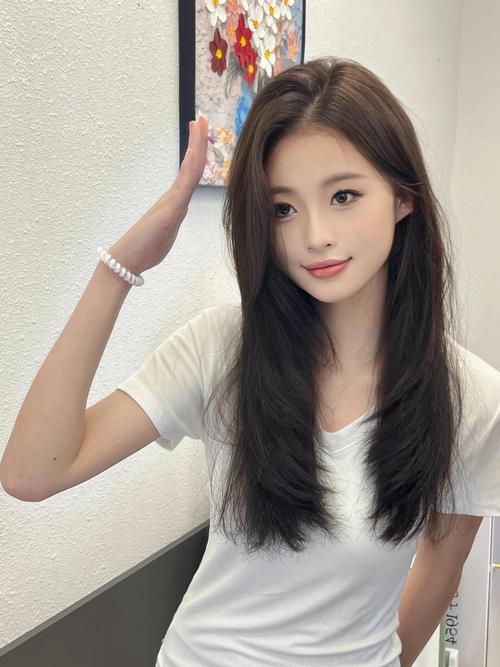 长圆脸适合什么发型_长圆脸女生显脸小发型推荐