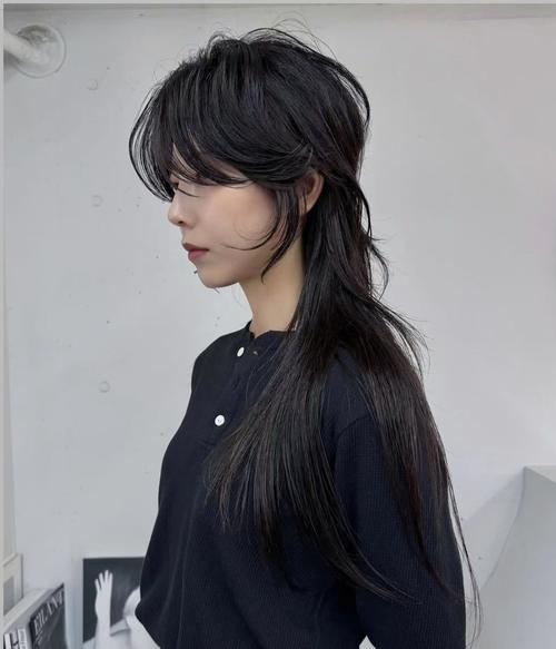 高层次发型适合什么人_高层次发型显气质，修饰脸型显蓬松