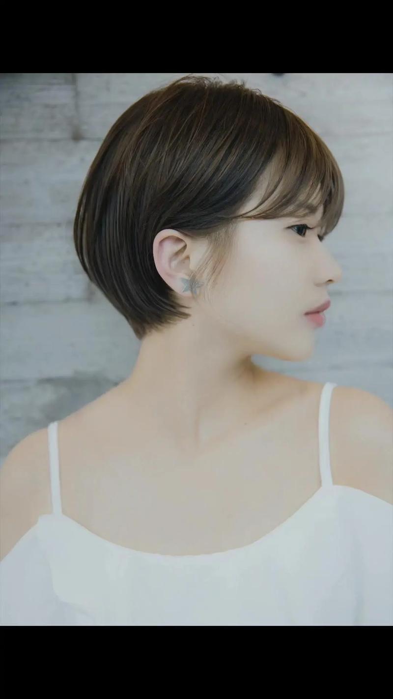 两鬓不饱满适合的发型_两侧铲发蘑菇头纹理烫,修饰两鬓稀疏显丰盈 两鬓不饱满适合的发型_两侧铲发蘑菇头纹理烫,修饰两鬓稀疏显丰盈