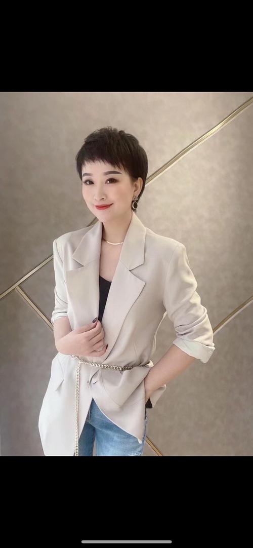 干练气质短发_短发时尚干练，职场自信之选