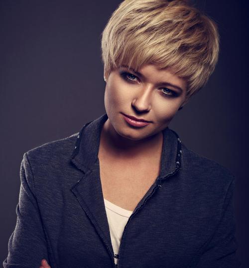 头比较尖适合什么发型_蓬松短发波波头 修饰尖头瘦脸