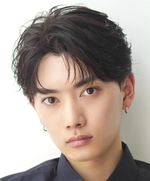 男生发量多适合什么发型_铲青背头适合发量多,时尚减龄显高挑 男生发量多适合什么发型_铲青背头适合发量多,时尚减龄显高挑