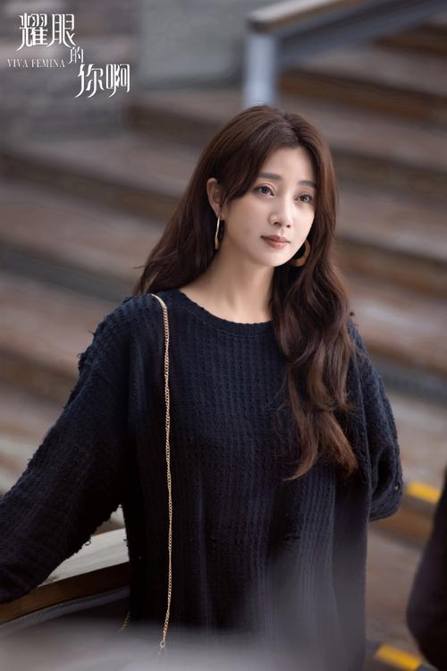 有美人尖适合什么发型_显脸小又好看！