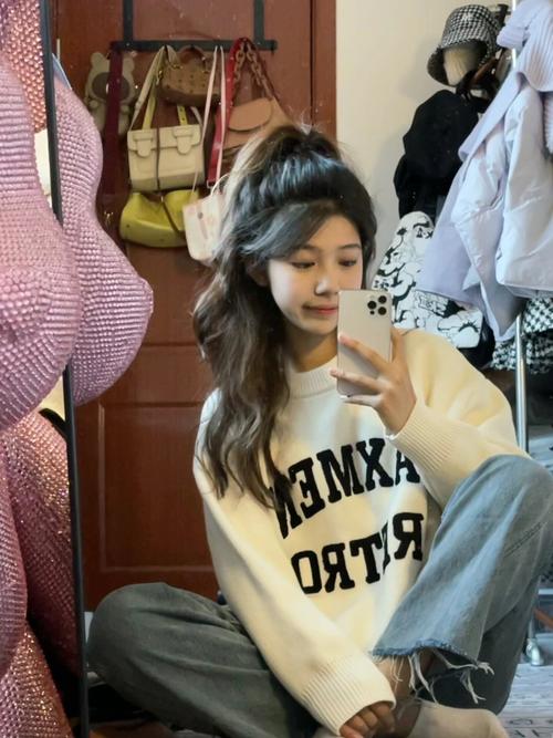 放圆脸适合低马尾还是高马尾_高马尾显脸小，低马尾显脸长