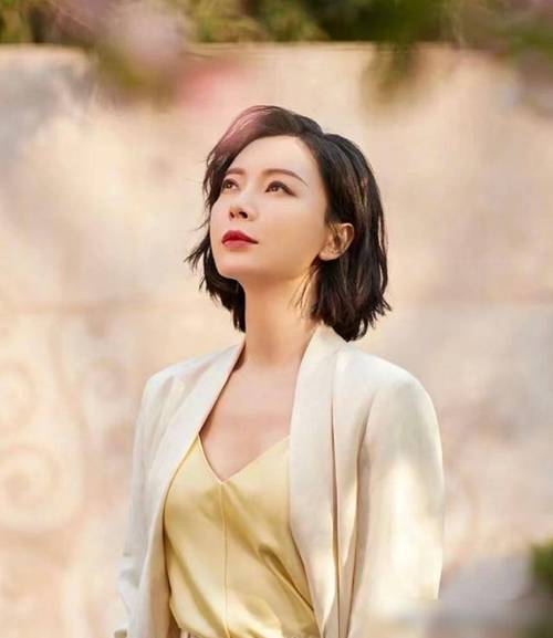 中年矮个子女人适合发型_中年娇小女生显高发型推荐 中年矮个子女人适合发型_中年娇小女生显高发型推荐