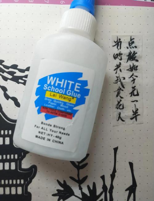 白乳胶是什么_粘接木材纸张，家装必备！