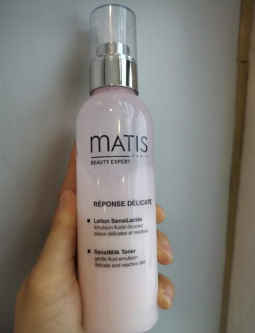 洗完脸后先涂水还是乳_肤质决定护肤顺序，油皮先水后乳，干皮先乳后水