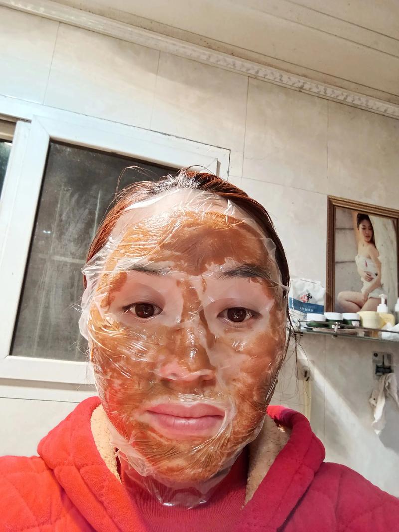 敷完面膜可以涂水乳吗_面膜后涂水乳，锁住营养，巩固效果，建议立即进行