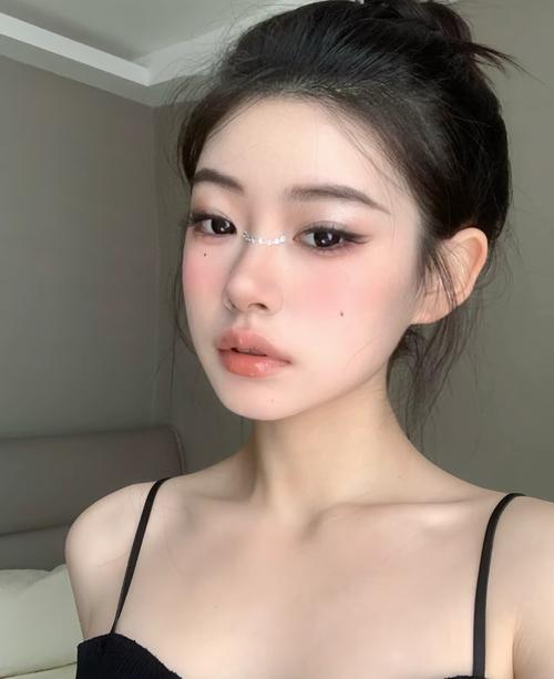 韩国裸妆的化妆技巧_自然清透显光泽,无妆胜有妆! 韩国裸妆的化妆技巧_自然清透显光泽,无妆胜有妆!