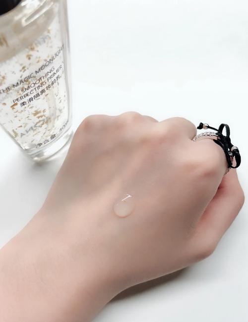 隔离和妆前乳的正确顺序_隔离乳先涂妆前乳后，底妆更服帖持久！