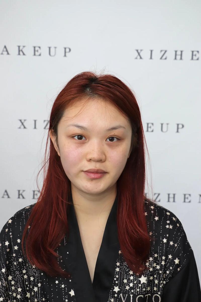 五官小扁平脸大适合怎么化妆_修容提亮眼妆眉毛，发型加分，自信最美！