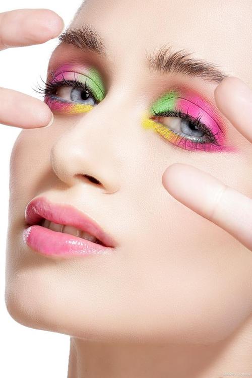 眼部化妆_眼线放大双眼,晕染立体感,新手眼妆教程 眼部化妆_眼线放大双眼,晕染立体感,新手眼妆教程