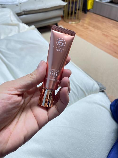 不化妆可以用bb霜吗_自然裸妆好帮手，遮瑕提亮一抹搞定