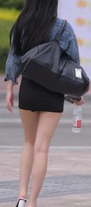 包臀长裙搭配牛仔外套_包臀裙搭牛仔外套 显瘦个性又时尚