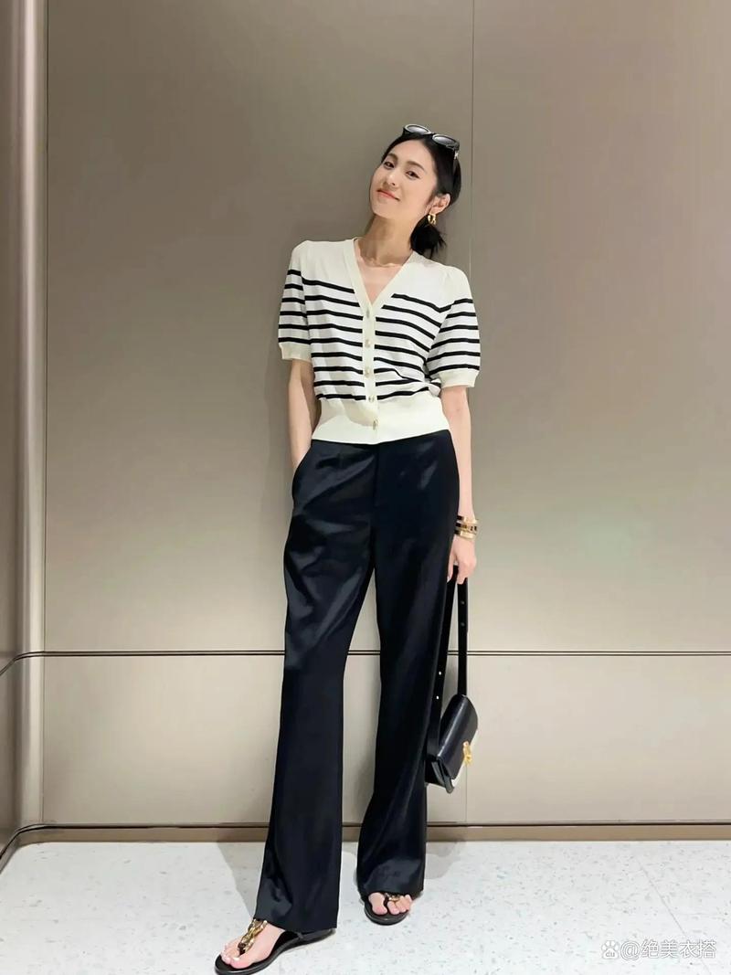 黑裤配什么颜色上衣_上衣巧搭配穿出风格