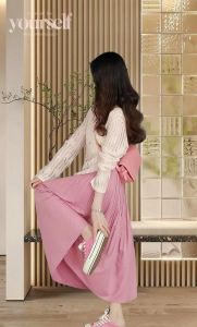 裸粉色缎面半身裙搭配什么上衣_裸粉缎面半身裙 夏日时尚百搭款