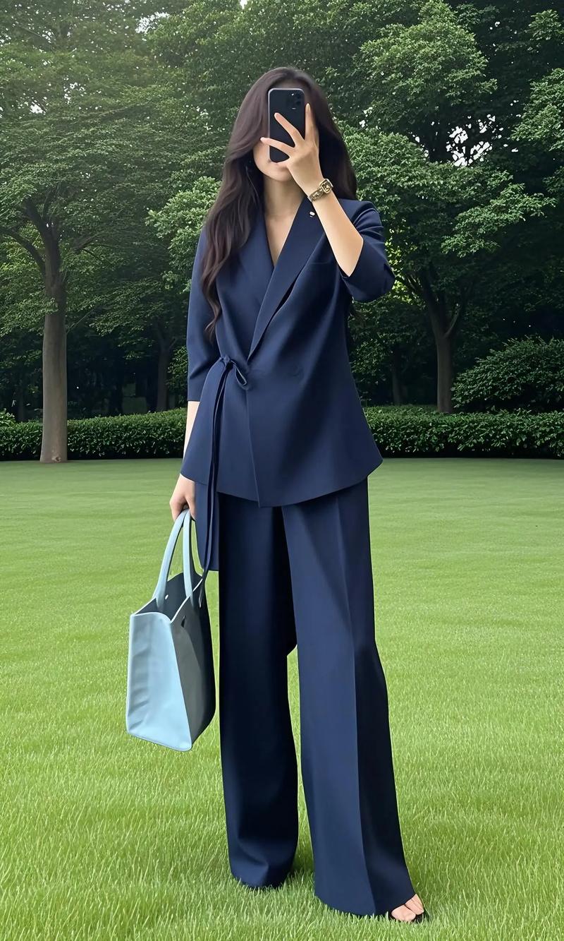 藏青色西装搭配_衬衫材质与色彩搭配技巧 藏青色西装搭配_衬衫材质与色彩搭配技巧