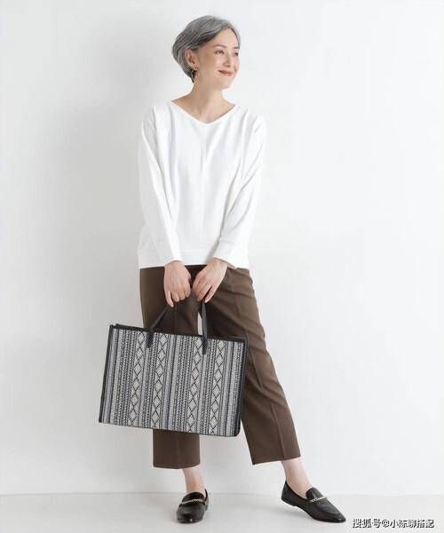 日本四十岁主妇轻奢穿搭_简约舒适显气质 日本四十岁主妇轻奢穿搭_简约舒适显气质